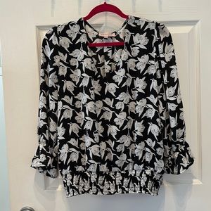 🌟PHILOSOPHY🌟 Black floral semi sheer flattering blouse